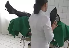 Ein hausfrauen report xxx Typ hat beschlossen, auf einem Modellfoto zu masturbieren