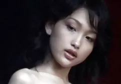 Das Mädchen ließ sich bequem auf der Couch nieder sexy frauen xxx und arrangierte eine so heiße Masturbationssitzung, dass der Gentleman vom Anblick der zarten Finger, die spielerisch zwischen den Schamlippen schwangen, verblüfft war