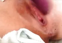 Brünette im Bad von große brüste xxx ihrem Mann gelutscht