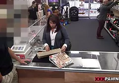 Schönes hübsche frauen xxx Mädchen bekommt Sperma im Gesicht und Muschi
