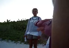 Babe fickt großen weißen Schwanz mit den Beinen akt xxx