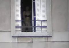 Sklave leckt die Muschi seiner Herrin nach der Toilette xxx scheide