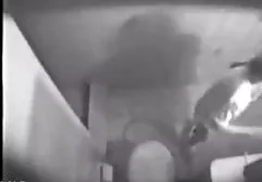 Junge Schlampe posiert nackt in pimmel xxx der Küche
