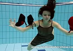 Vika liebt es, ihre Muschi xxx schöne brüste zu streicheln