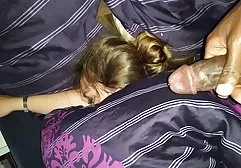 Vier dicke titten xxx Männer entfernten eine junge Schlampe. Sie stecken ihre Schwänze gleichzeitig in alle Löcher und schützen sie tief und fest