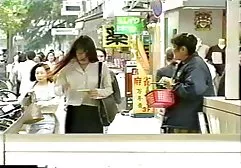 Eine junge asiatische Frau stöhnt leidenschaftlich, als ihr Schlitz von einem großen Schwanz ausgehöhlt wird und jedes Mal tiefer und ältere frauen xxx tiefer pflanzt