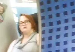 Der Junge nahm einen dünnen Freund in die sexuelle Sklaverei und bestrafte das Baby geile blonde porn