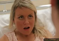Die nuttige Lola kam, um g punkt xxx einen Kunden anzurufen