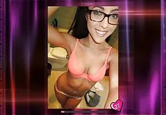 Die Blondine zeigt ihrem Freund, wie sie mit xxx sehr jung sich spielt