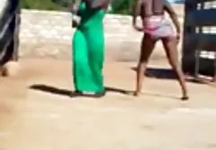 Der 65-jährige Großvater fickt eine junge Assistentin große titten xxx