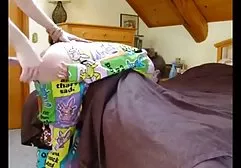 Jack spritzt beim fremdgehen erwischt xxx auf die Brust der Brünetten