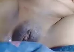 Eine junge, versaute Studentin tränkte ihren Nachbarn mit Wodka und fickte ihn fremdgehen xxx