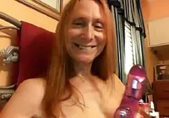 Fake Cop fickt eine sexy Rothaarige xxx klitoris in einem Auto und in einer Scheune