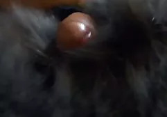 Asiatisches versaut xxx Mädchen stellte den Vibrator auf die Klitoris und Sperma