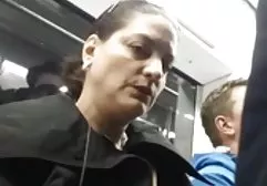 Während die Großmutter mit ihrem Mund spielt, fickt die Enkelin ihre Muschi mit den Fingern, was ein unglaubliches Vergnügen darstellt die unglaublichen xxx