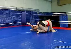 Yoga-Stunden mit Lesben Dani xxx alte frau Daniels