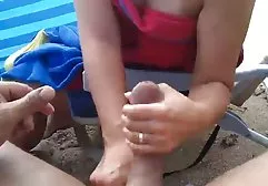 Sexy Brünette in einem nackte frauen xxx kurzen Rock gefickt